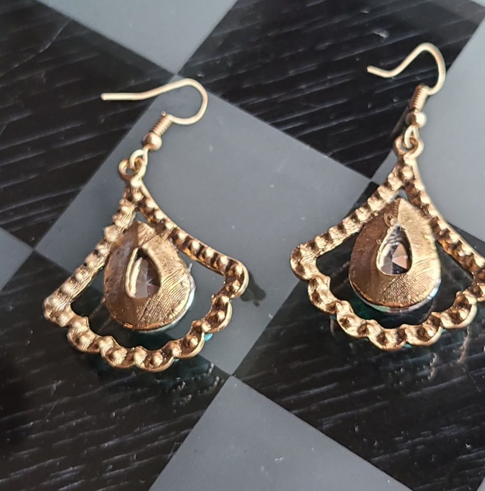 Elegant Green and Gold Teardrop Earrings - Picture 6 of 9